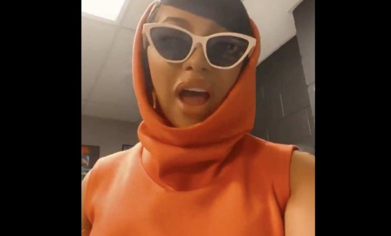 Cardi B Appears To Wear ANKLE MONITOR: She Was Assigned ??  (Image)