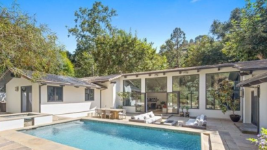 Megaproducer Ryan Murphy Buys Cliff May-Designed Equestrian Ranch in Los Angeles – The Hollywood Reporter