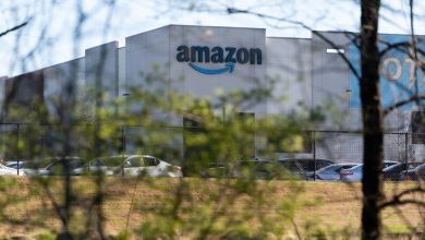Amazon warehouse workers rejoin Alabama voting union: NPR