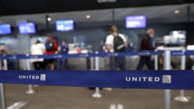 Court says United Airlines vaccine mandate can continue : NPR
