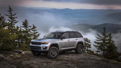 2022 Jeep Grand Cherokee 2-row costs $39,185, 4xe plug-in hybrid and V-8 on options list