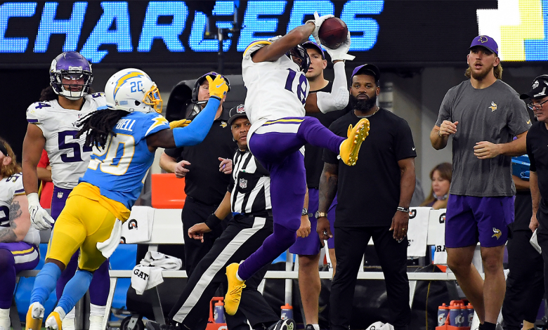 Justin Jefferson caught nine passes for 143 yards and used his acrobatics in Vikings