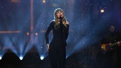 Taylor Swift Breaks SNL Convention With 'All Too Well'