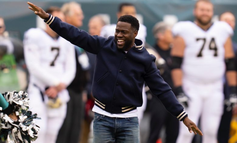 Twitter loves Kevin Hart's rivalry with Eli Manning on 'MNF' Manningcast: 'It's so childish'
