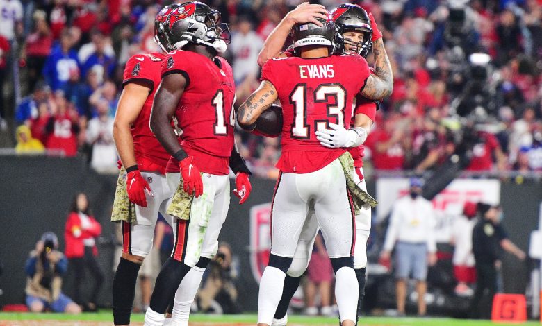 Buccaneers 'WR Mike Evans catches up to milestone, continues with football