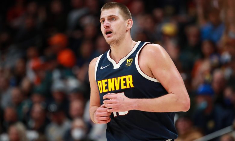 Nikola Jokic Injury Update: Nuggets come out vs Bulls with right wrist sprain