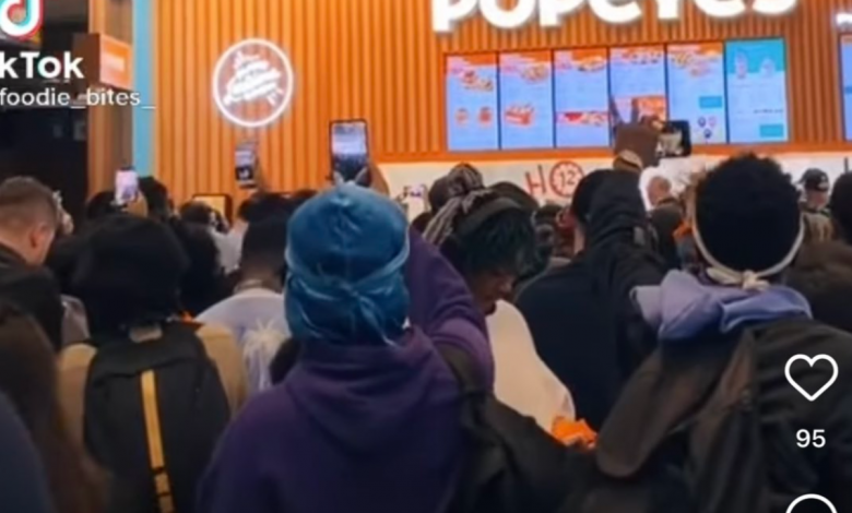 Popeyes opens in London;  Thousands of people stood in line for hours to buy fried chicken meals!!