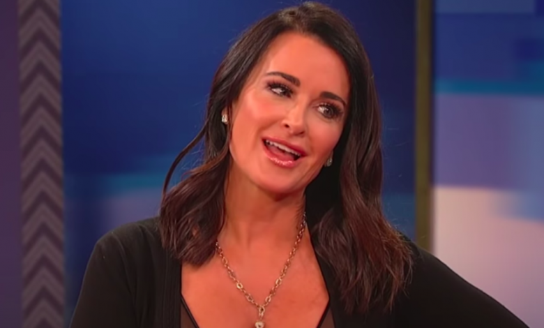 'RHOBH's husband Kyle Richards apologized to Erika Jayne for joking about her cheating