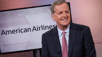 American Airlines CEO Parker retires in March, President Isom takes over