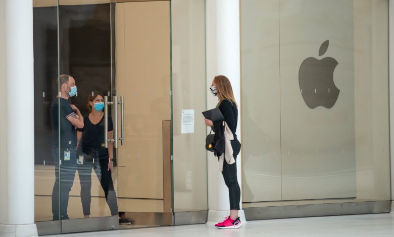 Apple temporarily closes three stores due to rising covid rates