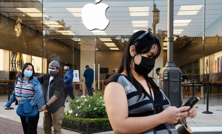 Apple will require masks at all US stores as Covid cases increase