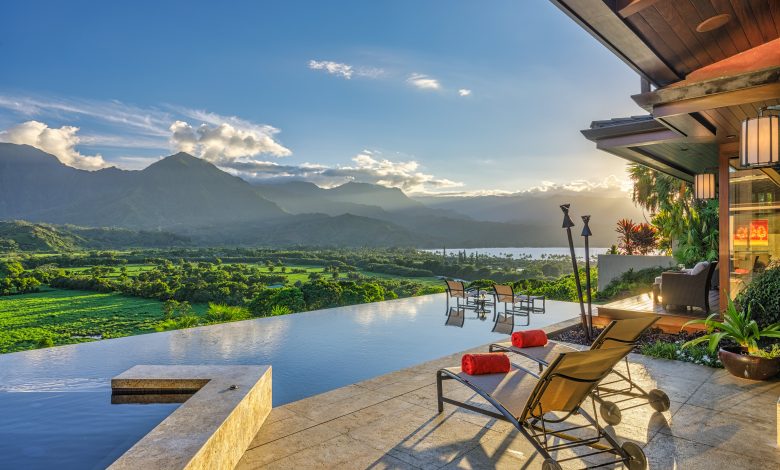 Super luxury real estate in Hawaii is breaking records.  Here's what's on sale