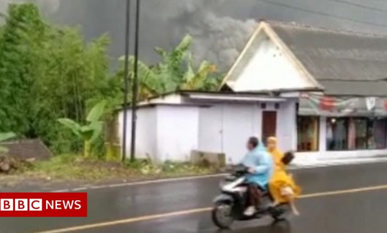 Indonesian volcano: Residents flee as Mt Semeru spews huge ash cloud