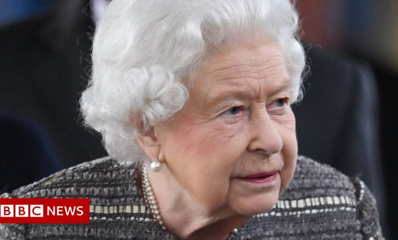 Queen cancels family lunch before Christmas as Omicron raises prices