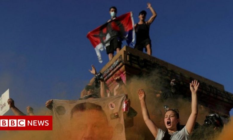 In the photo: Crowds celebrate the death of Pinochet's widow in Chile