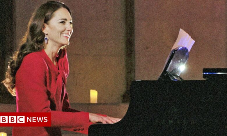 Kate surprises in concert with piano performance