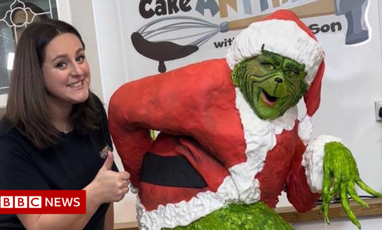 Jim Carrey impresses with a baker's giant Grinch cake