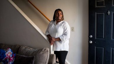Single moms battle homelessness and for fight for a better life for their kids : NPR