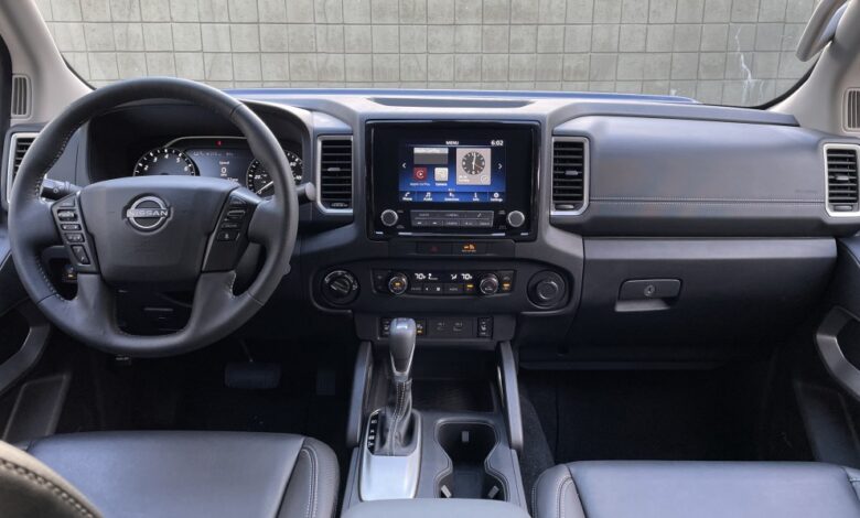 Review of interior Nissan Frontier 2022