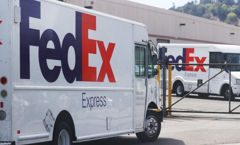 FedEx driver dumps hundreds of packages into Alabama ravine: NPR