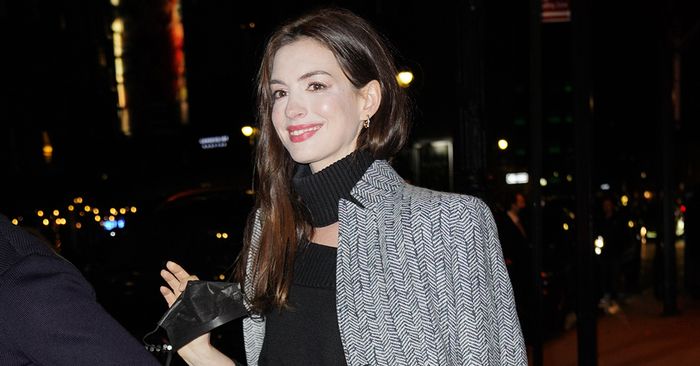 Anne Hathaway's bag is $130 and you can buy it on Amazon