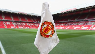 Manchester United suffers from a COVID-19 outbreak;  players, positive test staff, sent home after training