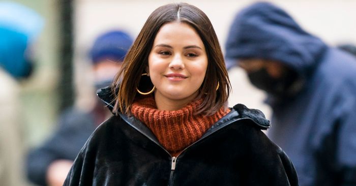 Selena Gomez only wears the cutest sweater under $100
