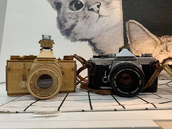 Handcrafted Vietnamese shop for brilliant wooden camera models with interchangeable lenses: Digital photography review