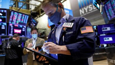 Stock futures flat after Wall Street sell-off, more bank earnings