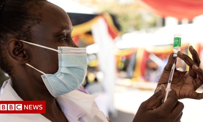 Covid: Scientists warn of 'reckless' vaccine shortages in poorer countries