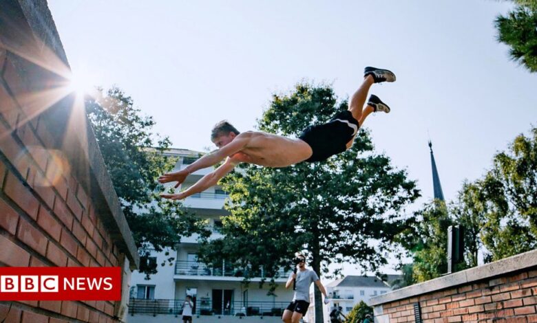 Light pollution: Parkour team saves energy by turning off city lights