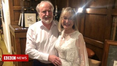 Covid: Australian-UK couple get married in Buckinghamshire after 20 months apart