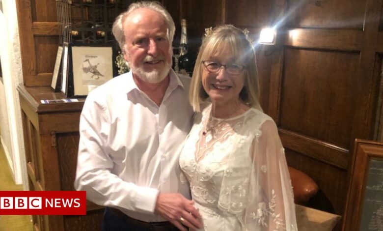 Covid: Australian-UK couple get married in Buckinghamshire after 20 months apart