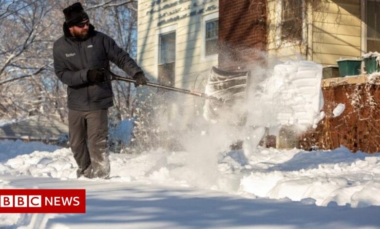 Thousands of people without electricity as US and Canada suffer from winter storms
