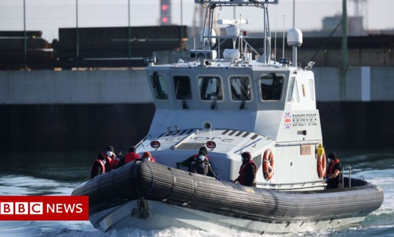 Canal migrants: MPs criticize use of navy to settle English Channel crossings