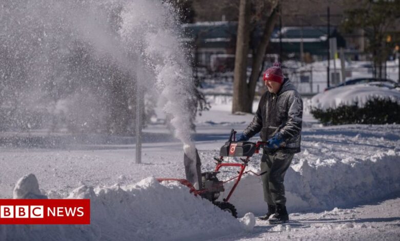 In the photo: US cities are clean after the big freeze
