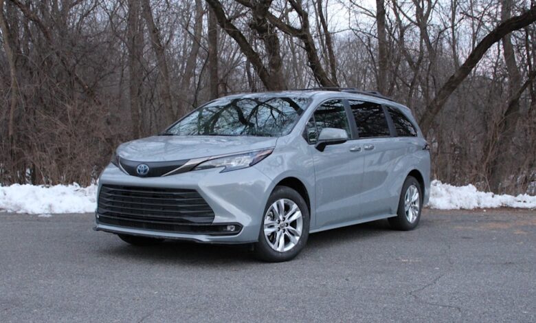 First review of Toyota Sienna Woodland Edition 2022