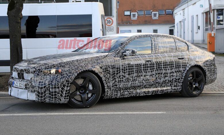Spy photos show that the next BMW M5 will be a plug-in hybrid