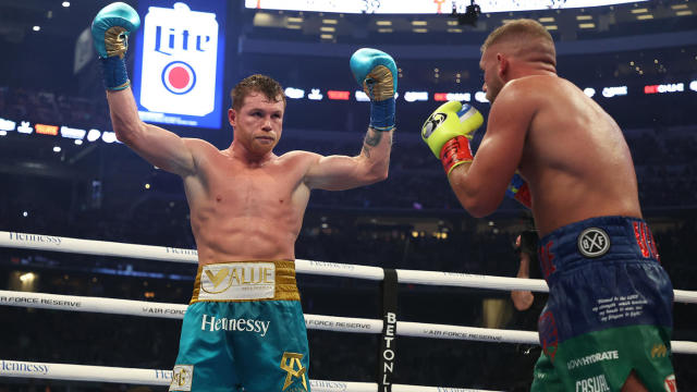 Canelo Alvarez reveals that victory over Billy Joe Saunders is his favorite of 2021