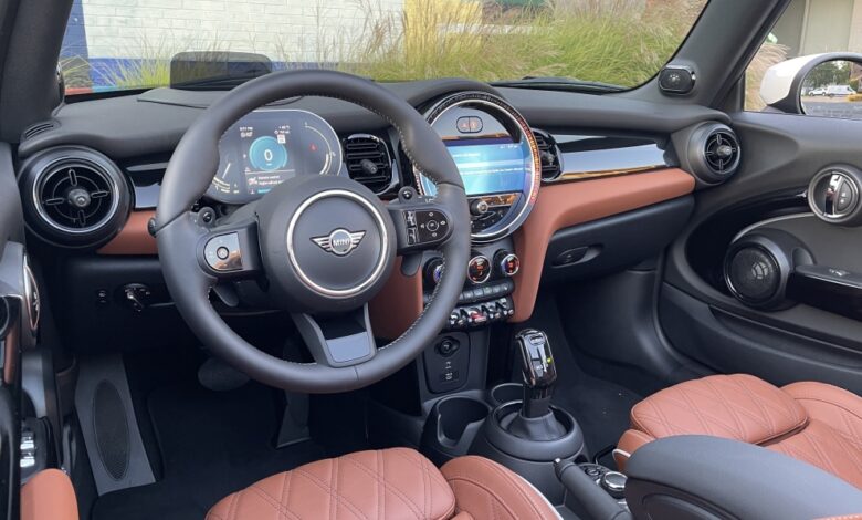 Review of the interior of the Mini Cooper Convertible