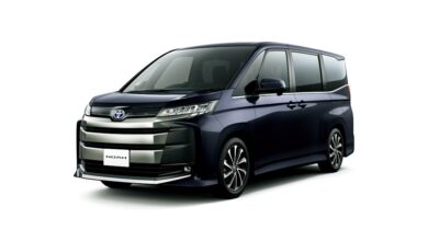 Toyota launches Noah minivan and Voxy grille