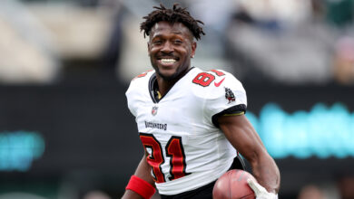 Fantasy football managers lament Buccaneers' Antonio Brown start after mid-game crisis