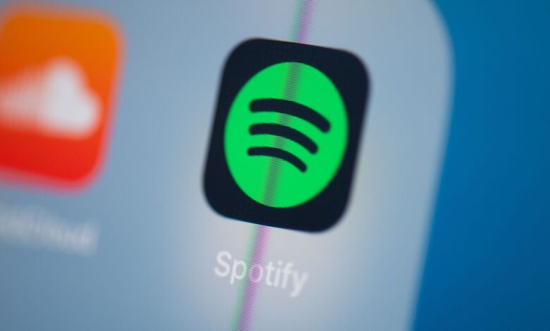 Spotify will add COVID-19 advice to podcasts after Joe Rogan controversy: NPR