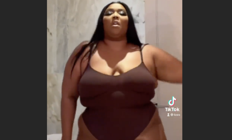 Lizzo Gains Weight During The Holidays.  .  .  Now the reported weight is 300 POUNDS!!