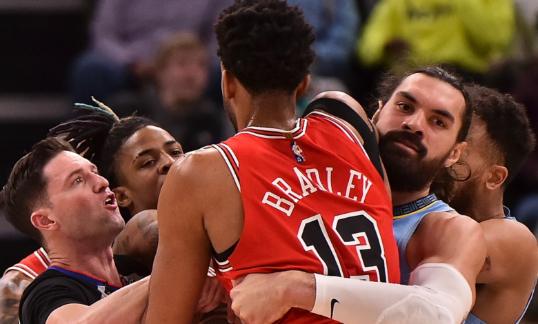 Grizzlies' Steven Adams got Tony Bradley out of a mess with ease