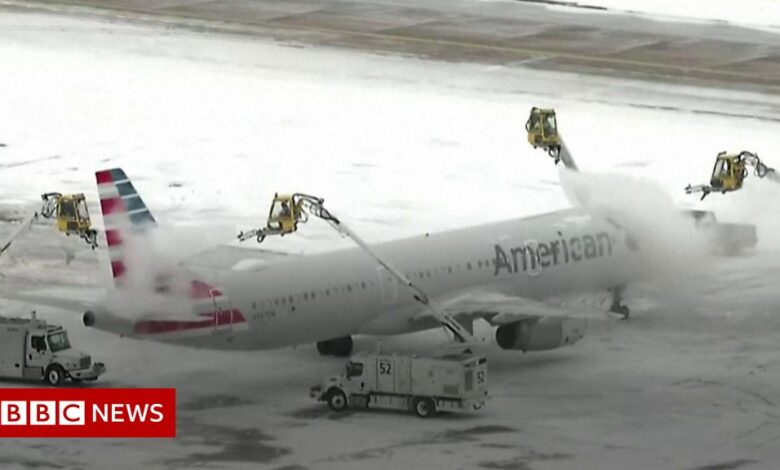 Winter storm disrupts travel and causes power outages in Texas