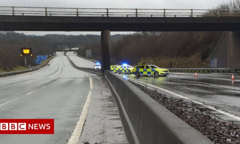 M80 motorway closed after two people were injured in fatal crash