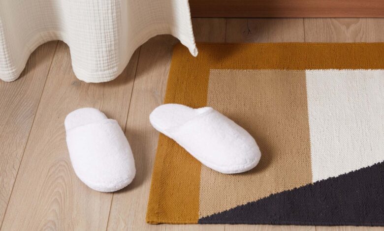 The best slippers for women and men: Warm and cozy