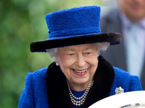 Celebrate victory for the Queen after testing positive for COVID-19