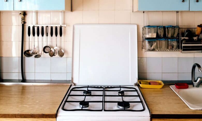 Small kitchen tips: Storage, Space-saving appliances and other essentials (2022)
